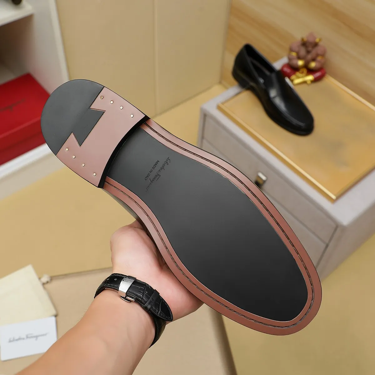 Men's shoes 250 Ferragamo [Ferragamo] top imported suit men's shoes 💯Original copy of the official website, product materials: selected imported embossed calfskin + luxury hardware buckle accessories ~ imported water-dyed cow 🐂 leather lining. Strong three-dimensional visual effect, original combination outsole, multiple colors available😘 Size: 39-44 (38.45.46. Customized)